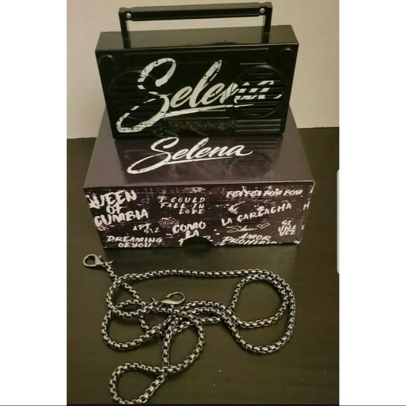 Selena Quintanilla  Microbumpboxx - Picture 1 of 6